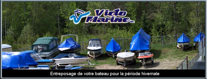 Bateaux recouverts de toiles bleues dans la cour d'entreposage de Victo Marine